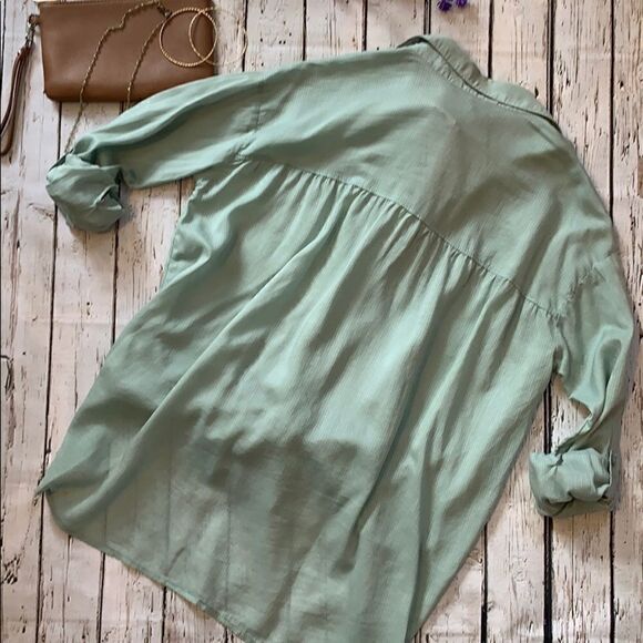 Express green button down top size XS NWT - Picture 3 of 6